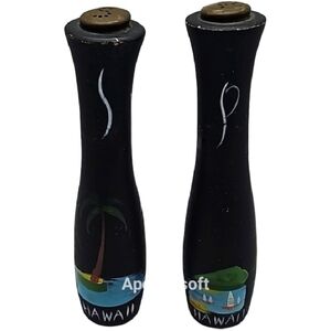Vintage Hawaii salt and pepper shakers